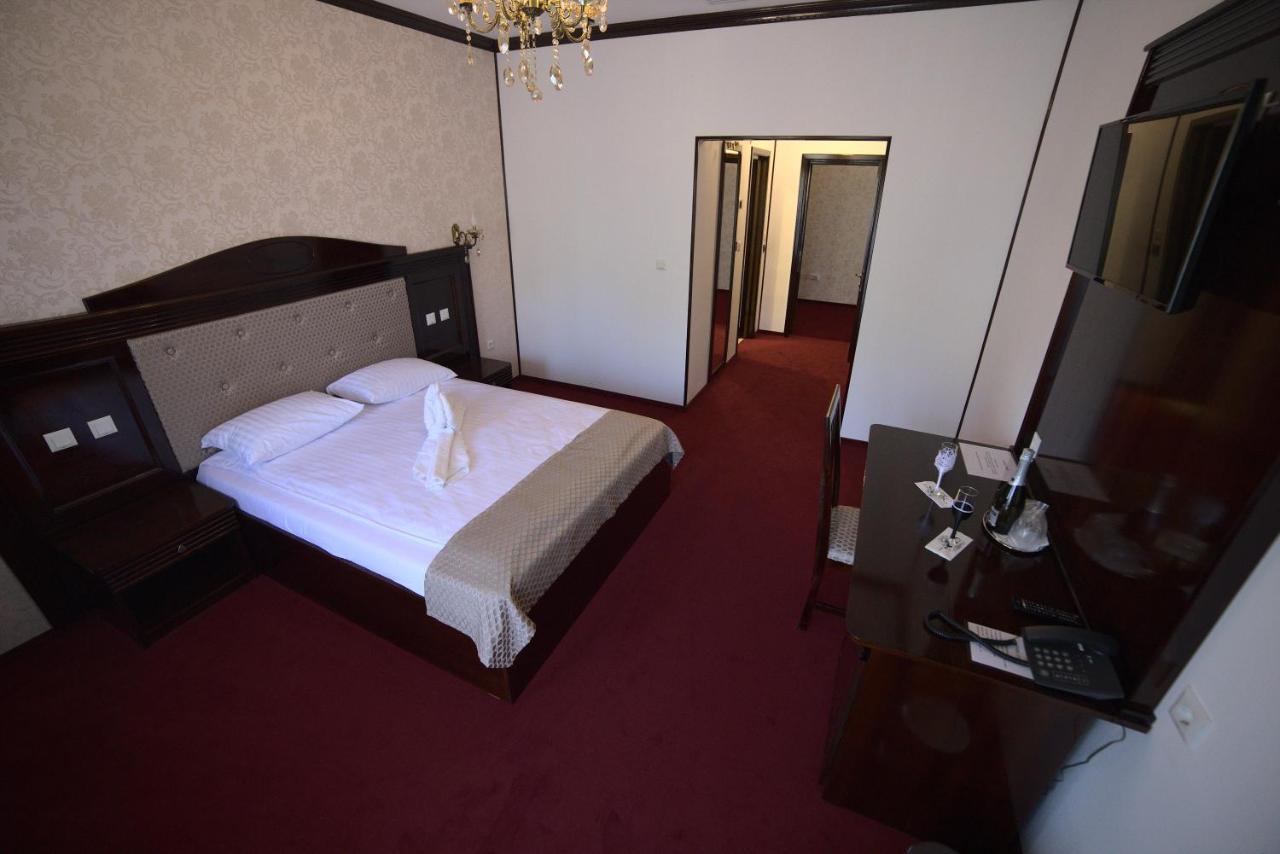 Hotel Onix Roman Ngoại thất bức ảnh