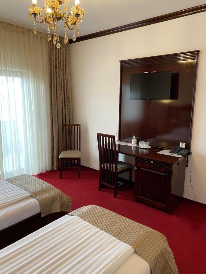 Hotel Onix Roman Ngoại thất bức ảnh