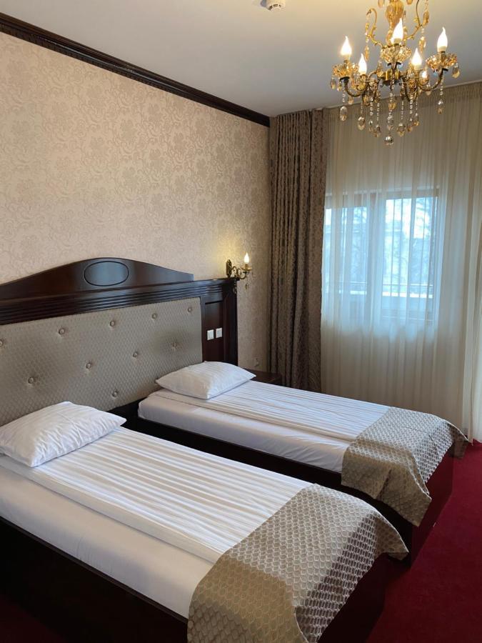 Hotel Onix Roman Ngoại thất bức ảnh