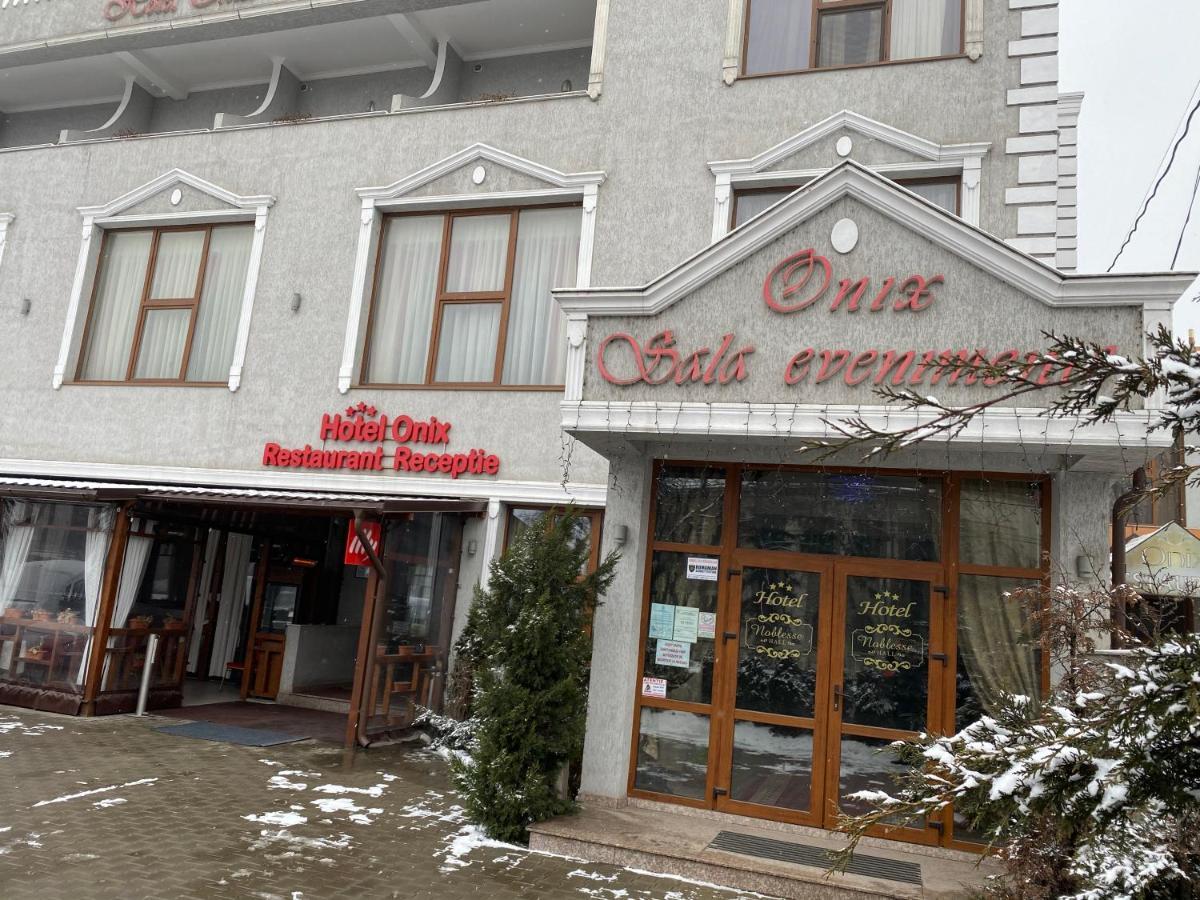 Hotel Onix Roman Ngoại thất bức ảnh