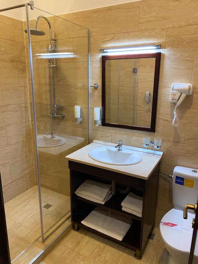 Hotel Onix Roman Ngoại thất bức ảnh