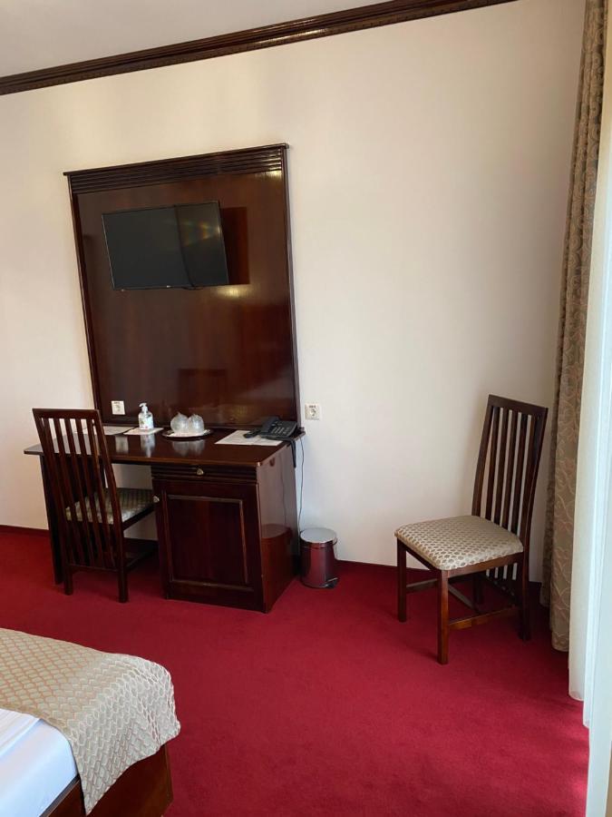 Hotel Onix Roman Ngoại thất bức ảnh