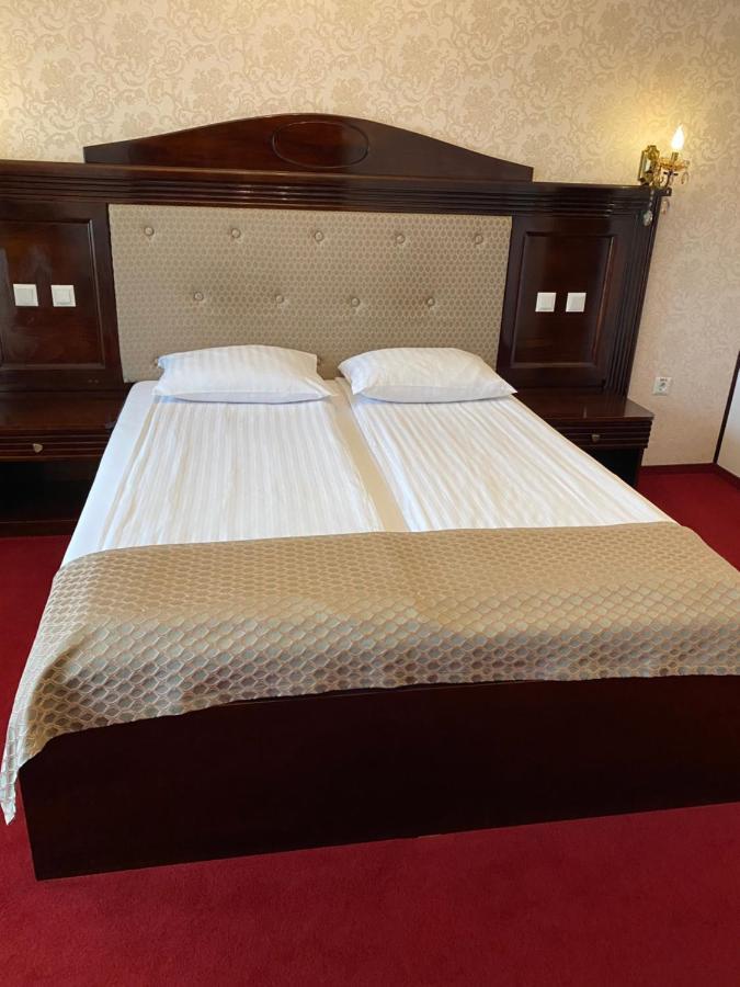 Hotel Onix Roman Ngoại thất bức ảnh