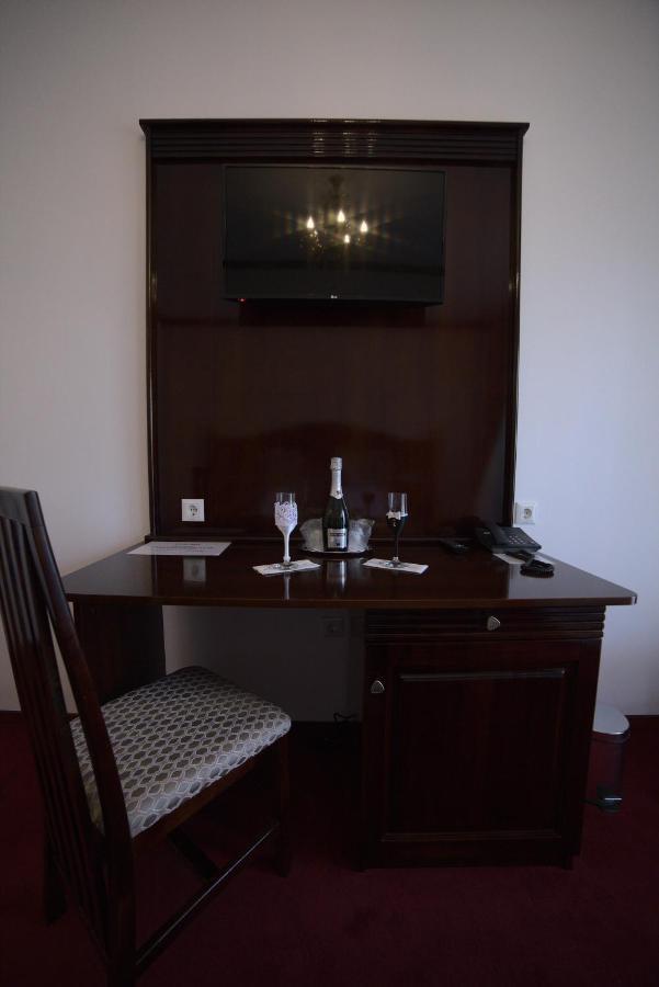 Hotel Onix Roman Ngoại thất bức ảnh