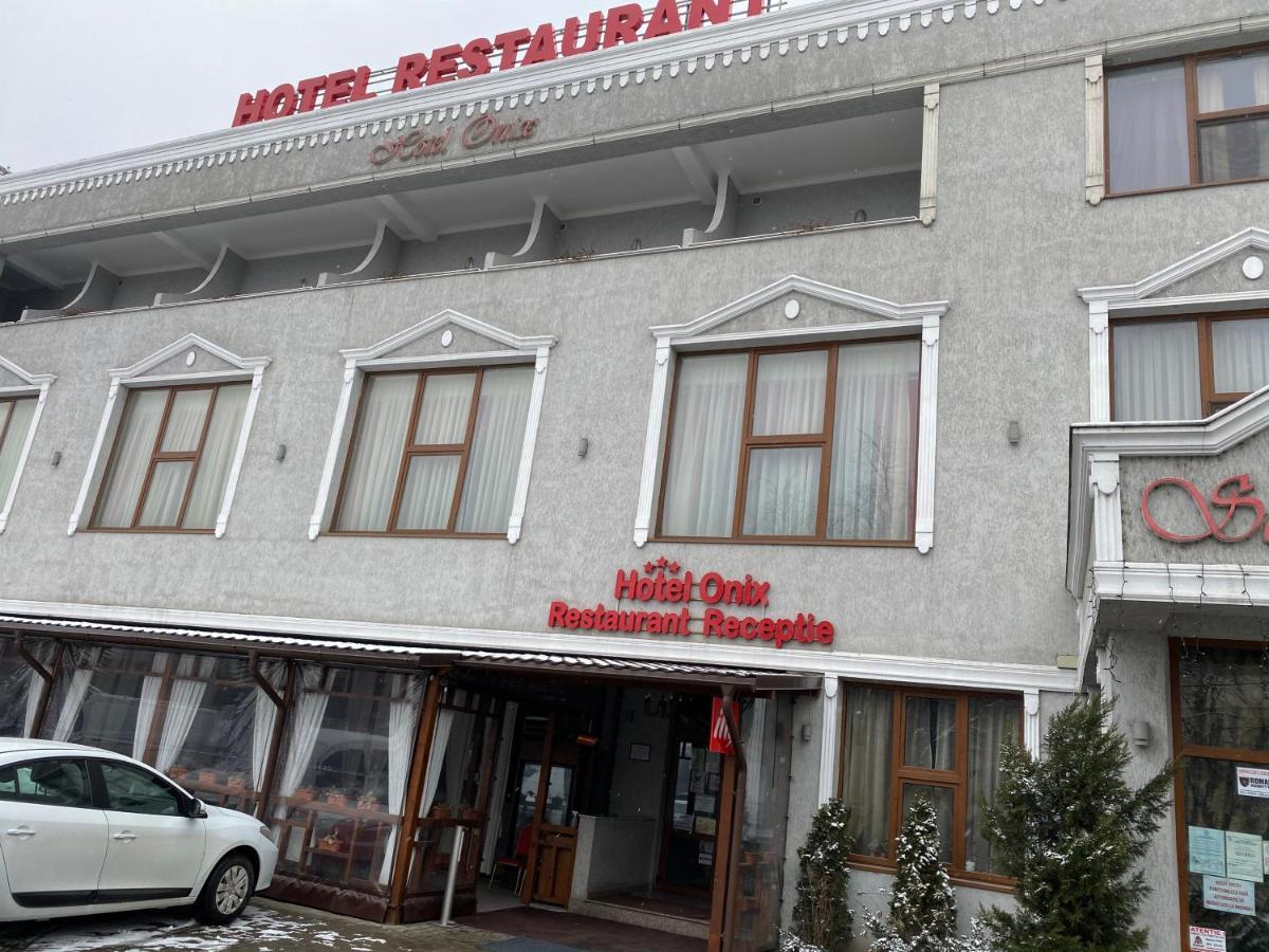 Hotel Onix Roman Ngoại thất bức ảnh
