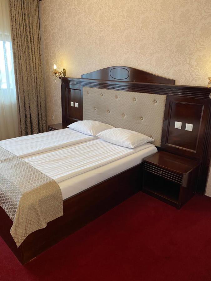 Hotel Onix Roman Ngoại thất bức ảnh