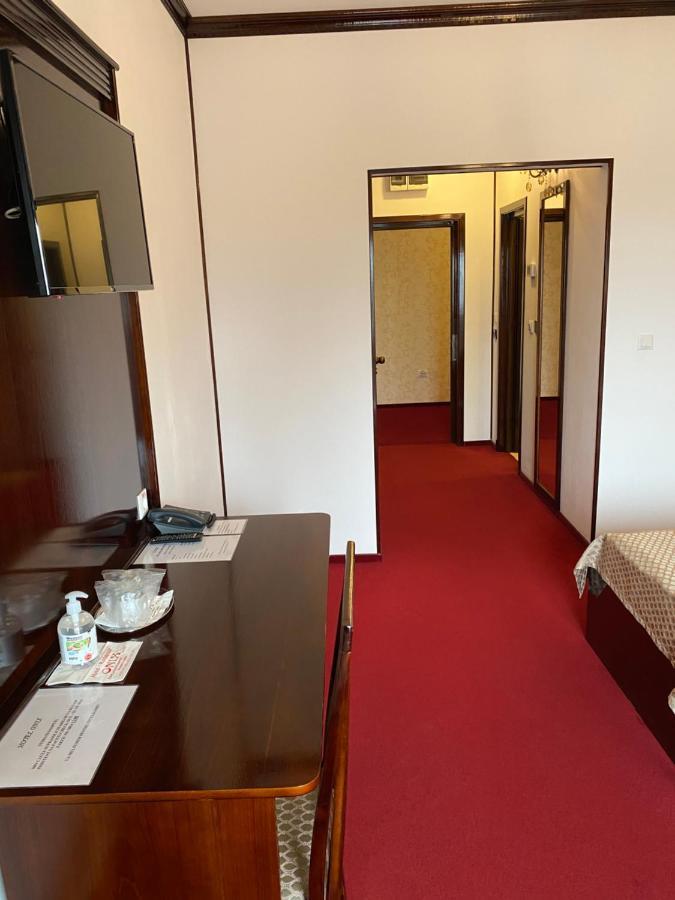 Hotel Onix Roman Ngoại thất bức ảnh